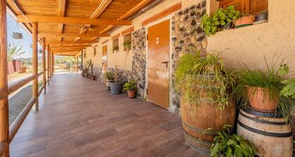 Caravan 'Bungalow 1' with Mountain View, Wi-Fi and Air Conditioning