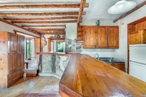 雪櫃、爐具、咖啡機/沖茶器、廚房用具/餐具/器皿