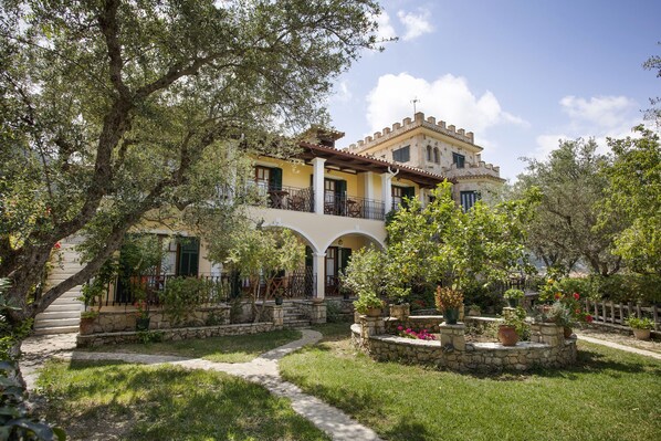 Exterior - Studio Apartment 'Castellos Bellos 1' with Shared Garden, Wi-Fi and Air Conditioning (Zakynthos)