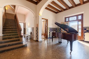 Interior - Villa 'Un Lugar Especial' with Private Pool, Private Terrace and Wi-Fi (Cabrils)