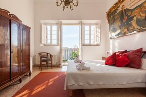 6 bedrooms, iron/ironing board, free WiFi, bed sheets