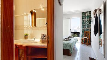 2 Schlafzimmer, BĂŒgeleisen/BĂŒgelbrett, kostenloses WLAN, BettwĂ€sche