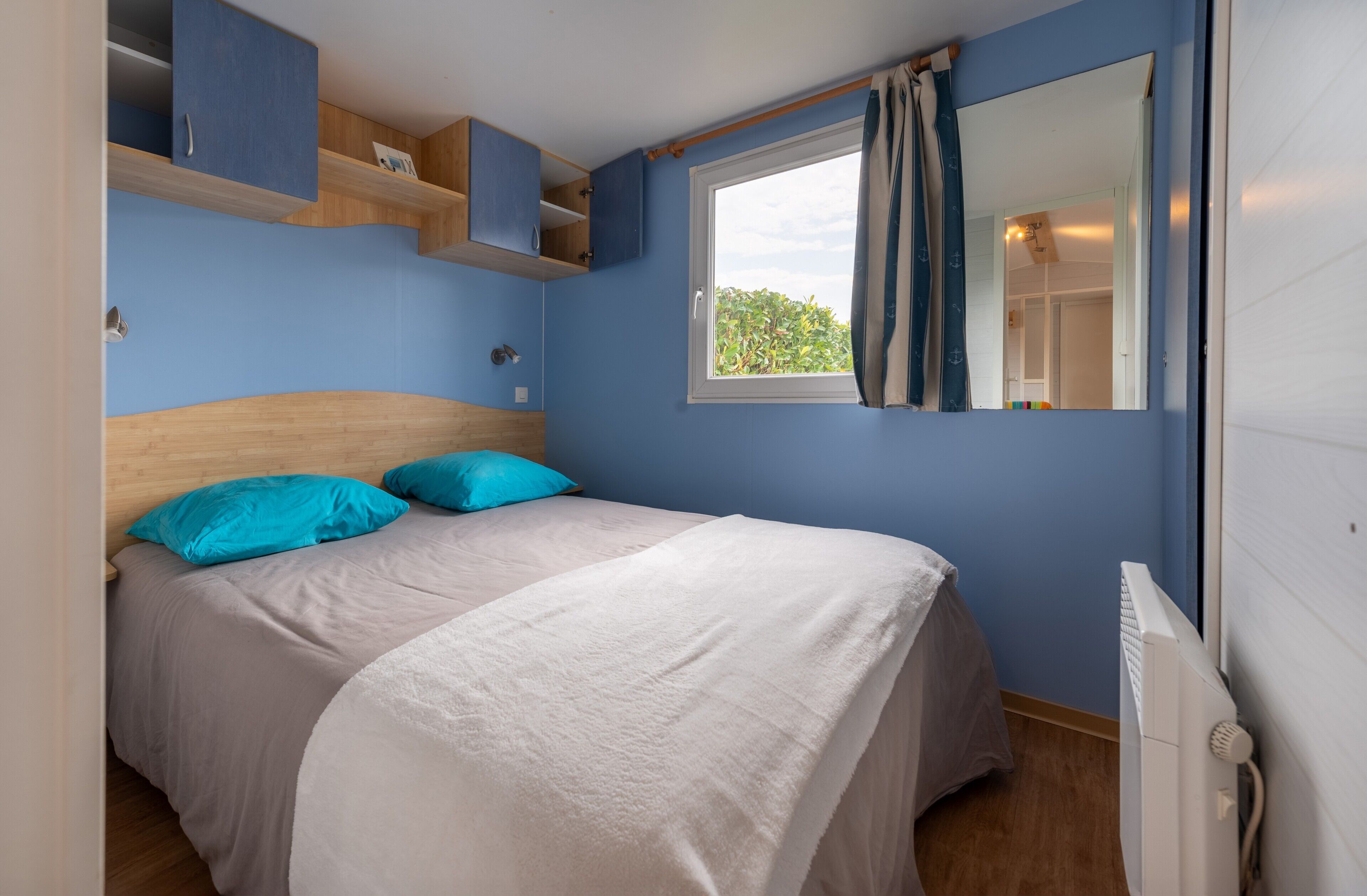 3 chambres, fer et planche à repasser