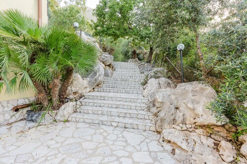 Apartment 'Appartamento Con Vista Piscina 2' with Shared Pool, Wi-Fi and Air Conditioning