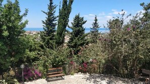 Property grounds - Apartment 'Appartamento Con Vista Piscina 2' with Shared Pool, Wi-Fi and Air Conditioning (Castellammare del Golfo)