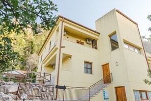 Exterior - Apartment 'Appartamento Con Vista Piscina 2' with Shared Pool, Wi-Fi and Air Conditioning (Castellammare del Golfo)