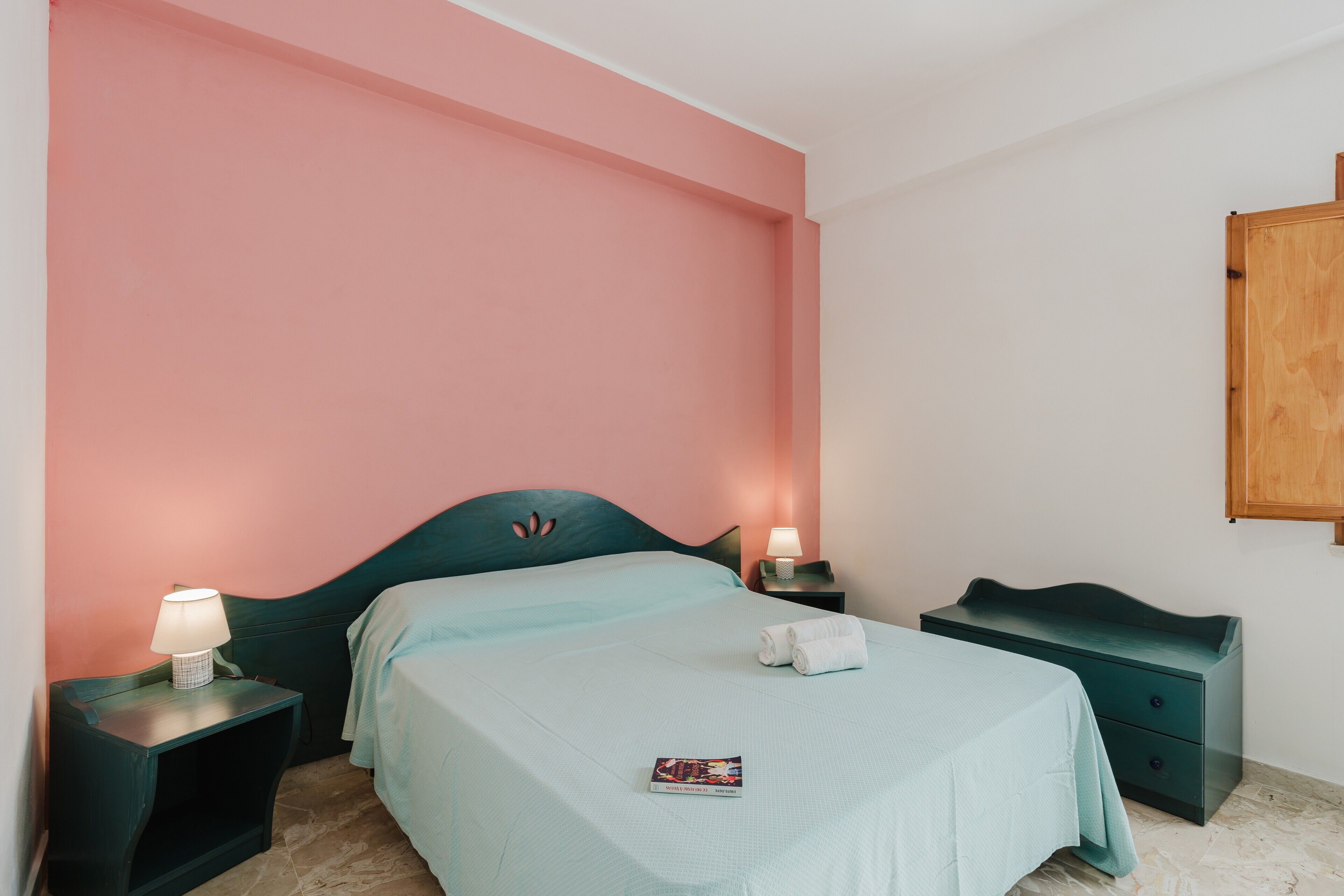 1 soverom, strykejern/-brett, wi-fi (inkludert) og sengetøy