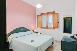 2 dormitorios, tabla de planchar con plancha, wifi gratis y ropa de cama