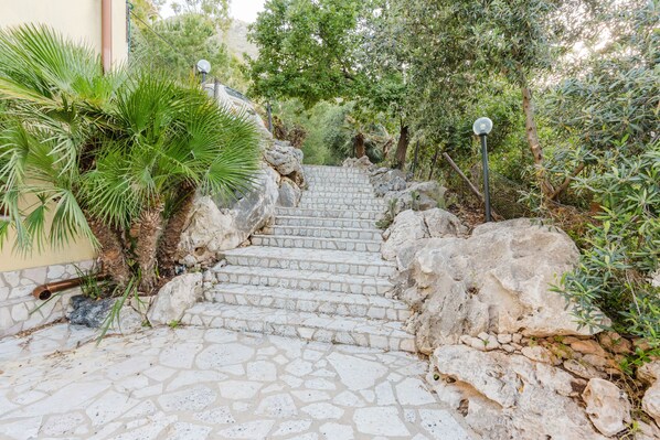 Property grounds - Apartment 'Appartamento Superior Con Balcone8' with Shared Pool, Wi-Fi and Air Conditioning (Castellammare del Golfo)