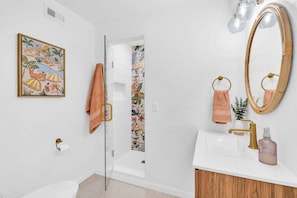 Shower, hair dryer, towels - Large Home, Private Pool, Arcade Lounge and Beach (Siesta Key)