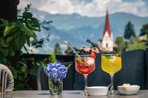Apartment 'Hortensie Pension Sankt Ursula' with Mountain View, Shared Terrace and Wi-Fi