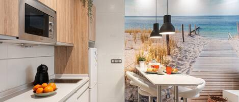 Refrigerador, microondas, horno, placa de cocina
