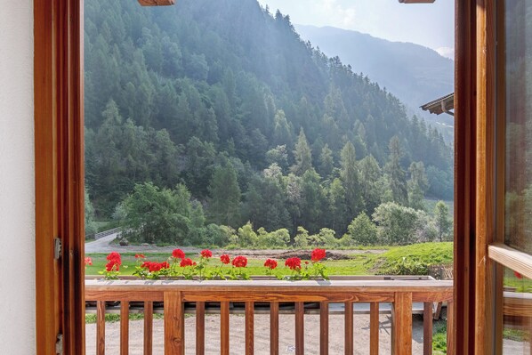 Interior - Apartment 'Ausser Brugghof Heidi' with Mountain View, Shared Garden and Wi-Fi (Schnals)