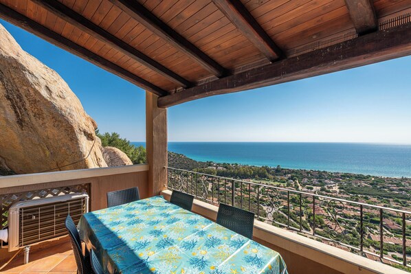 تناول الطعام بالخارج