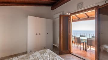 3 bedrooms, bed sheets