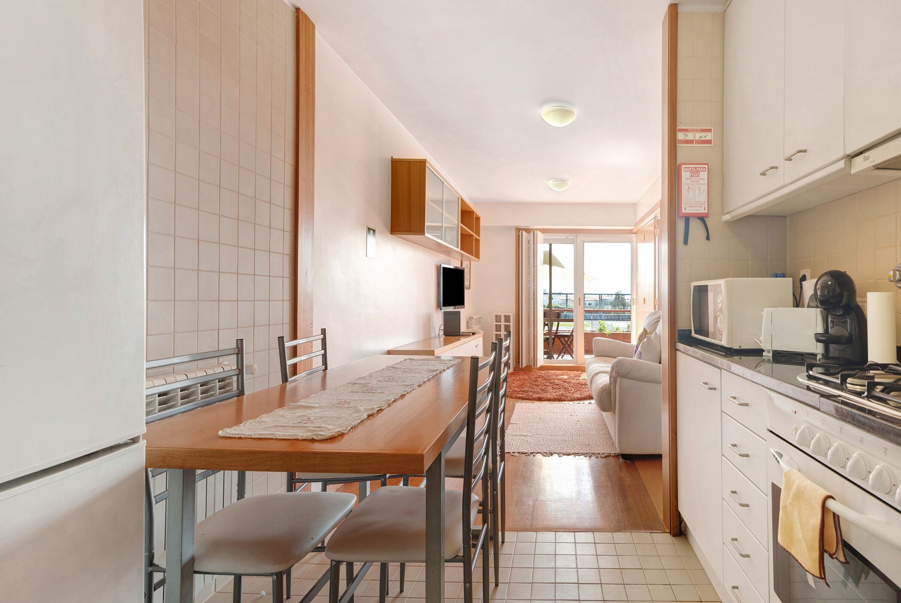 Fridge, oven, stovetop, cookware/dishes/utensils