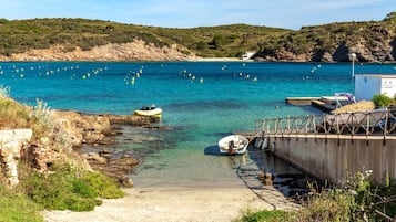 Una spiaggia nelle vicinanze
