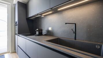 Kühlschrank, Ofen, Herdplatte, Geschirrspüler