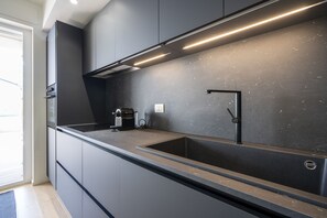 Refrigerador, horno, placa de cocina, lavavajillas