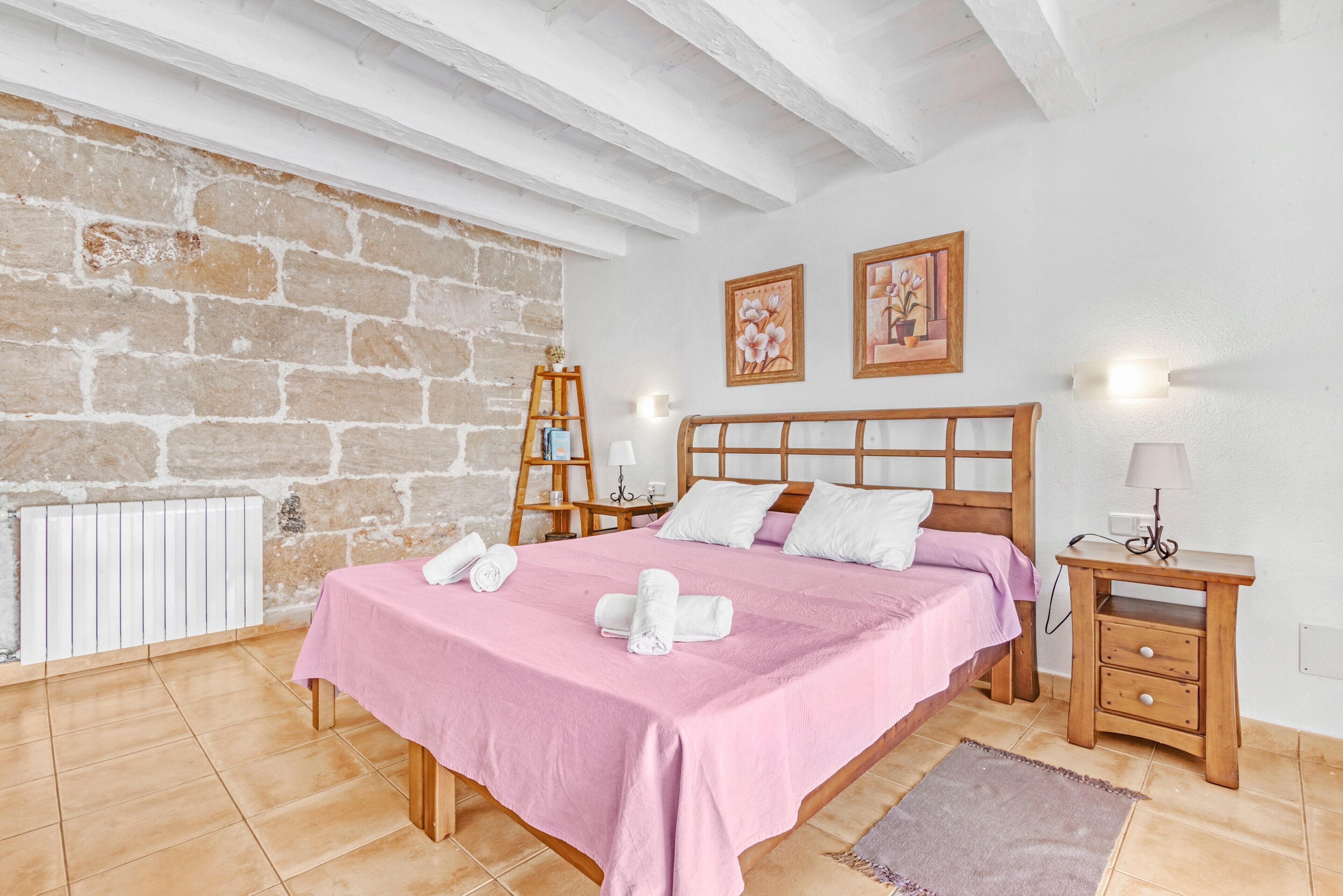 4 dormitorios, tabla de planchar con plancha, wifi gratis y ropa de cama