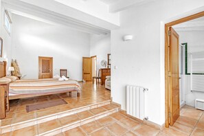 4 Schlafzimmer, Bügeleisen/Bügelbrett, kostenloses WLAN, Bettwäsche