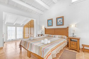 4 chambres, fer et planche à repasser, Wi-Fi gratuit, draps fournis