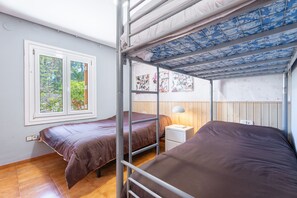 5 makuuhuonetta, ilmainen Wi-Fi, vuodevaatteet