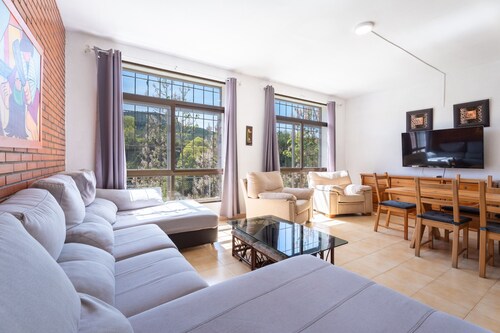 Chalet 'Castellana' with Mountain View, Wi-Fi and Air Conditioning