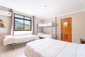 7 bedrooms, free WiFi, bed sheets