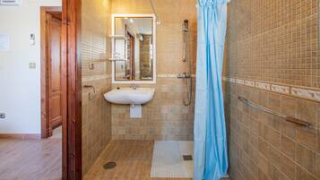 Doccia, asciugacapelli, asciugamani