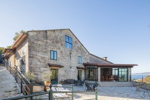 Terrace/patio - Holiday Home 'Casa Torrevella' with Mountain View, Wi-Fi and Air Conditioning (A Torre)