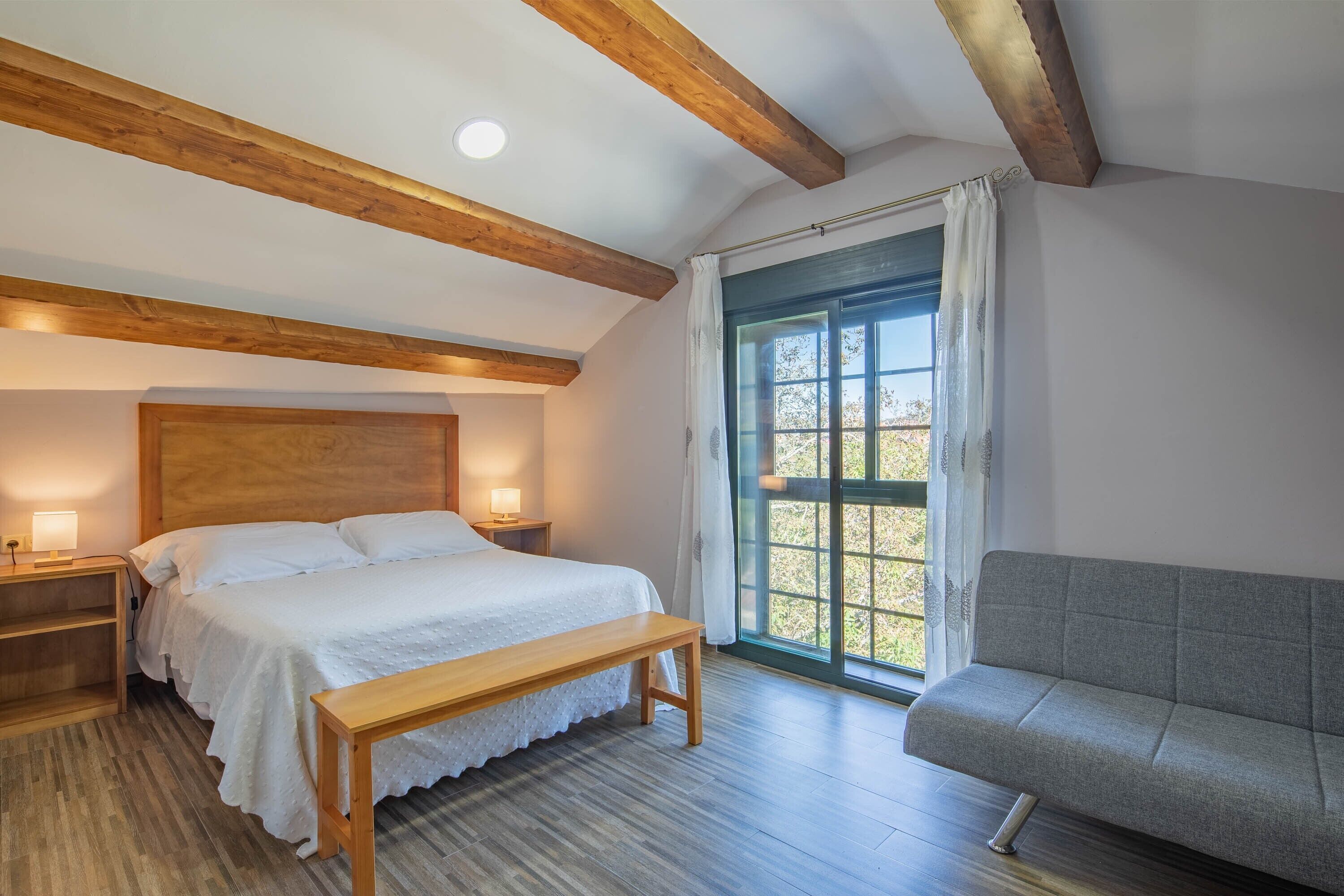 6 bedrooms, free WiFi, bed sheets