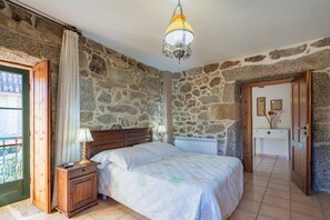 6 bedrooms, free WiFi, bed sheets