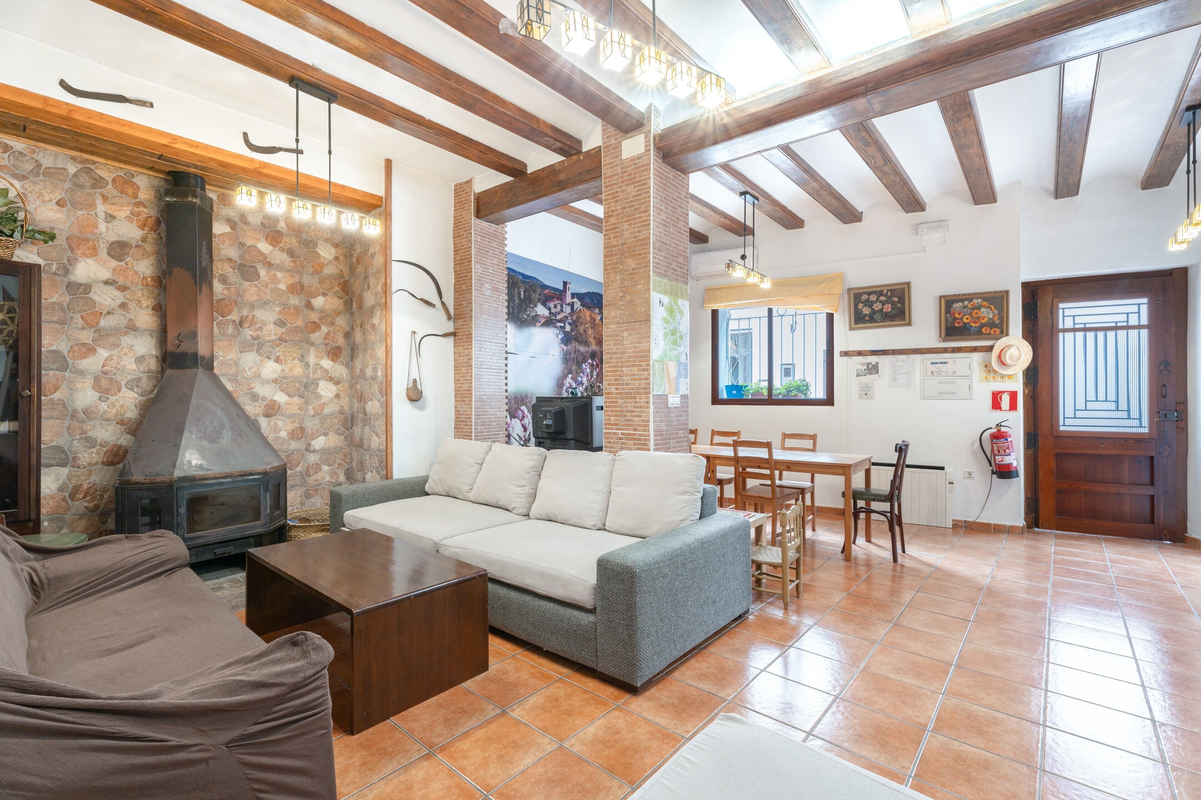 Télévision, cheminée