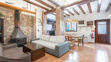 Télévision, cheminée