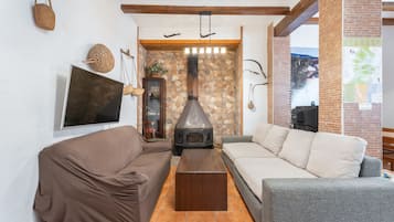 Televisión, chimenea