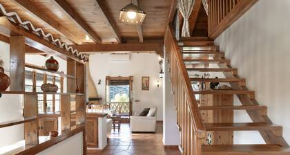 Country House 'Monte Las Viñas' with Mountain View, Private Pool and Wi-Fi