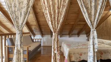 5 bedrooms, iron/ironing board, free WiFi, bed sheets