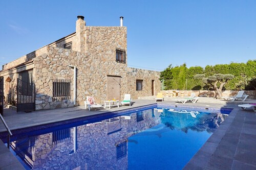 Apartment 'Alojamiento Rural Soler' with Private Pool, Private Garden and Wi-Fi