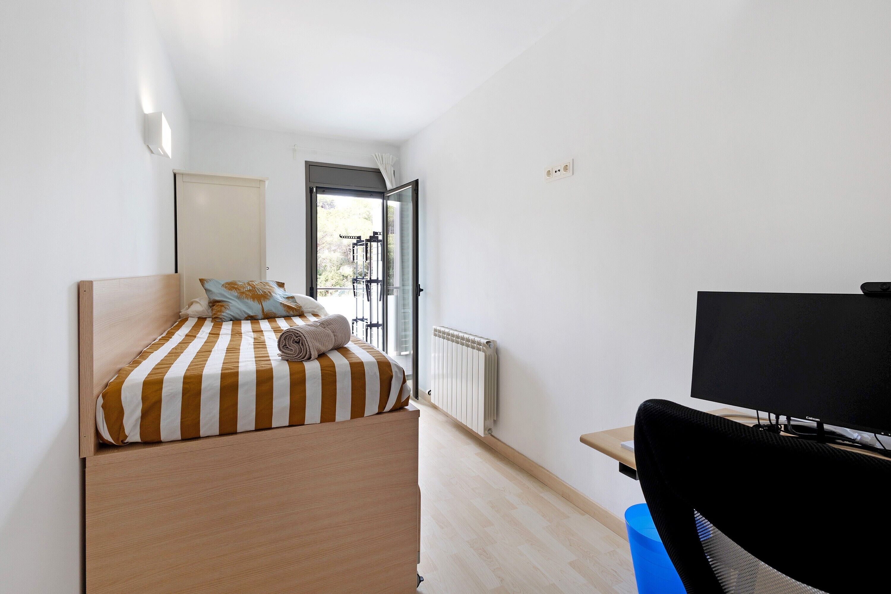 3 slaapkamers, een strijkplank/strijkijzer, gratis wifi, beddengoed