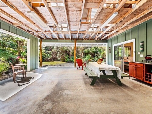 Charming tiny home w/ heated floors  5 min from Volcanoes National Park entrance