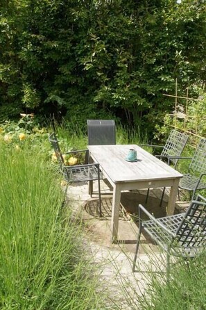 Outdoor dining - IVY COTTAGE PULBOROUGH (Pulborough)