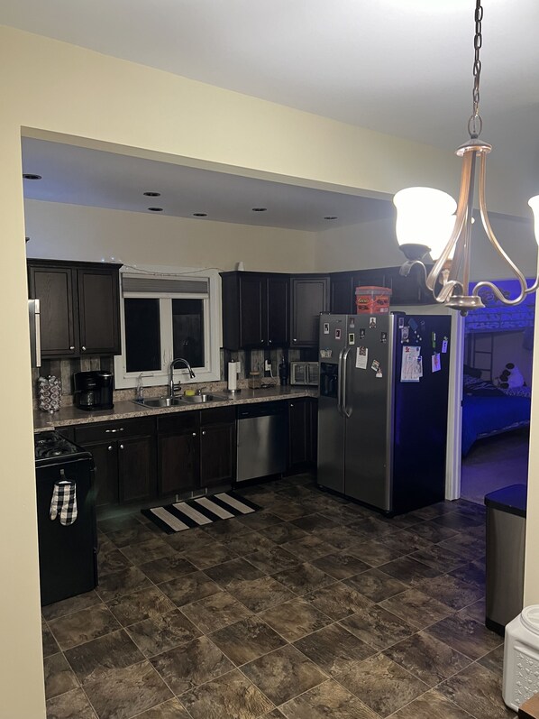 Dining tables - Right in the village of depew on the center of the solar eclipse line (Depew)