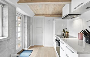 Fridge, oven, stovetop, coffee/tea maker - 2 bedroom cozy home in Haarby (Haarby)