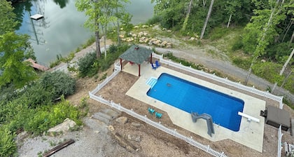 Experience Glamping in style. Private Lake - Pet Friendly!