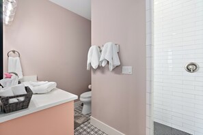 Hair dryer, towels - Edge of Main 1- Vineyard Views! (Fredericksburg)