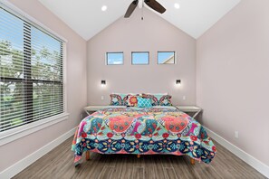 2 bedrooms, iron/ironing board, WiFi, bed sheets - Edge of Main 1- Vineyard Views! (Fredericksburg)