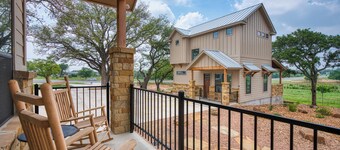 Edge of Main 4- Vineyard Views!