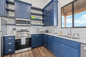 Fridge, microwave, oven, stovetop - Edge of Main 2- Vineyard Views! (Fredericksburg)