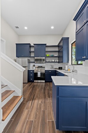 Fridge, microwave, oven, stovetop - Edge of Main 2- Vineyard Views! (Fredericksburg)